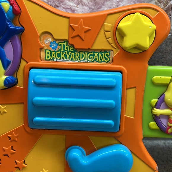 The Backyardigans Sing N' Strum Guitar Musical Toy 2006 - Picture 5 of 13